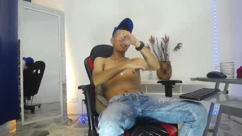 Favel Gomez online show from 01/22/25, 04:02