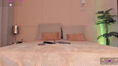 Snapshot of fay_miller2 chatting on 09/26/25, 10:47 welcome to my world online show from 09/26/25, 10:47