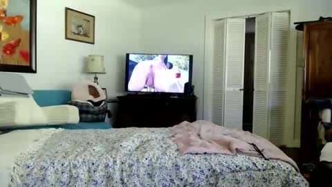 Fee Free To Smile online show from 05/14/26, 01:51
