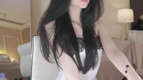 feel_me_00 online show from 10/17/25, 09:28