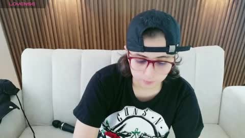 Feelena online show from 05/17/26, 03:41