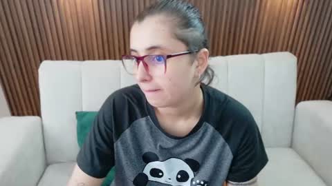 Snapshot of feelina_firesoul chatting on 07/29/26, 02:59 Feelena online show from 07/29/26, 02:59