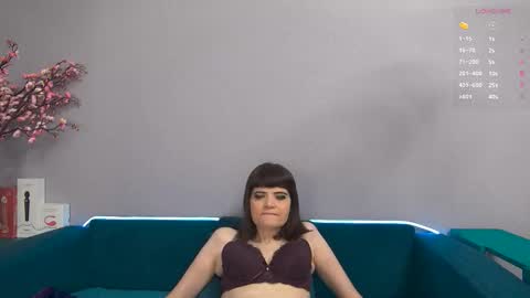 Laura online show from 09/17/25, 03:19