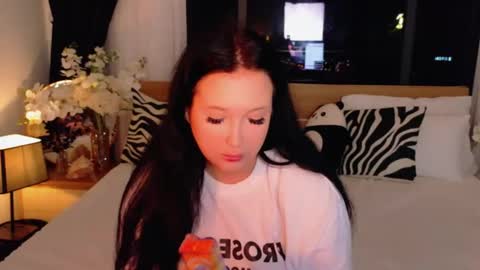 Snapshot of felicia_herceg chatting on 11/15/25, 07:54 Felicia Herceg online show from 11/15/25, 07:54