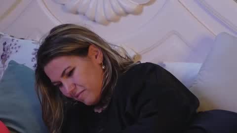 Snapshot of feliciakrige chatting on 02/16/25, 02:09 FeliciaKrige online show from 02/16/25, 02:09