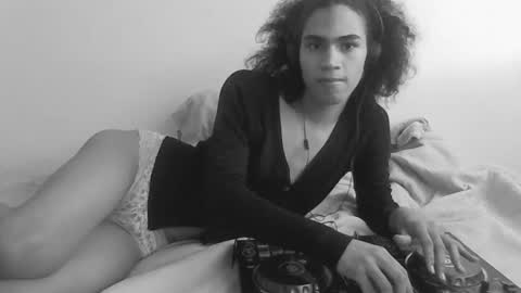 Snapshot of felinexoxo chatting on 11/05/25, 10:10 FELINE online show from 11/05/25, 10:10