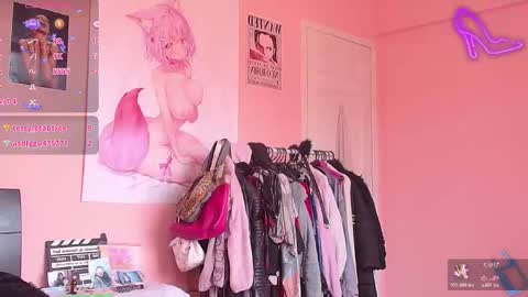 Snapshot of felinexoxo chatting on 12/17/25, 06:03 FELINE online show from 12/17/25, 06:03