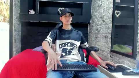 felipe fiire online show from 05/01/26, 01:59