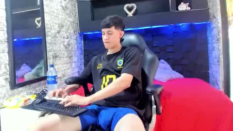 felipe fiire online show from 05/12/26, 01:52