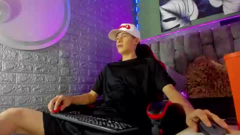 felipe fiire online show from 06/23/26, 07:23