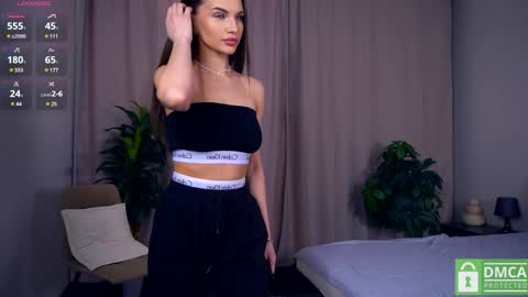 Snapshot of felissiany chatting on 02/02/25, 04:05 Hello im Nova online show from 02/02/25, 04:05