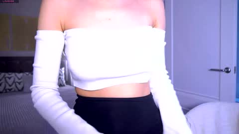 Hello im Nova online show from 05/17/26, 01:14