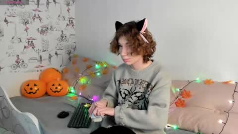 Snapshot of felixorange_ chatting on 10/31/25, 04:24 Felix online show from 10/31/25, 04:24
