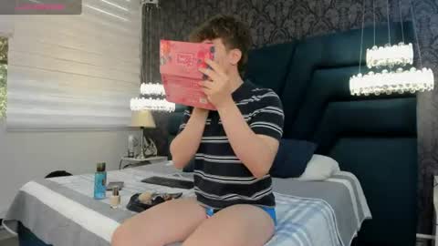 Snapshot of femboy_max chatting on 06/23/26, 11:41 Femboy Max online show from 06/23/26, 11:41