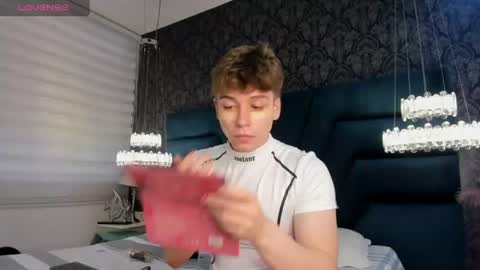 Snapshot of femboy_max chatting on 07/10/26, 11:57 Femboy Max online show from 07/10/26, 11:57