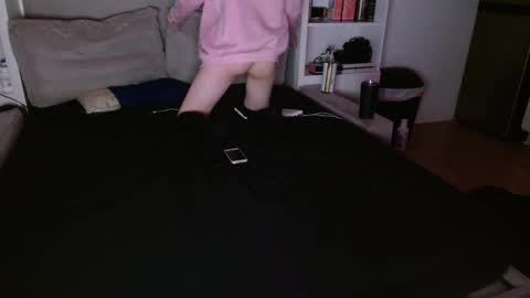 Snapshot of femboyflowers chatting on 09/15/25, 04:01 femboyflowers online show from 09/15/25, 04:01