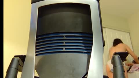 Snapshot of feralasf chatting on 11/28/25, 07:44 FE fee online show from 11/28/25, 07:44