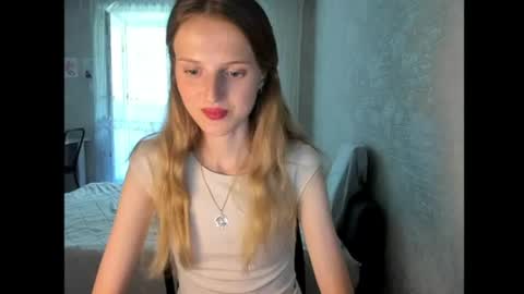 Snapshot of feralberry_dina chatting on 07/04/26, 10:21 Dana online show from 07/04/26, 10:21