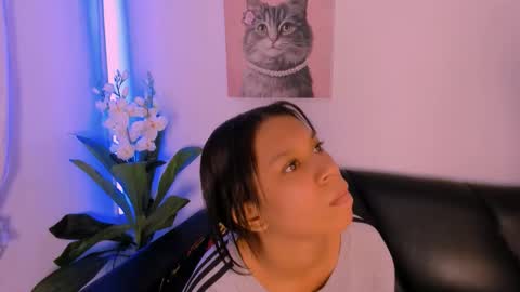 Snapshot of fernanda_brown01 chatting on 10/18/25, 07:25 Fernanda online show from 10/18/25, 07:25