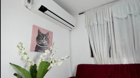 Snapshot of fernanda_brown01 chatting on 10/21/25, 09:37 Fernanda online show from 10/21/25, 09:37