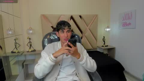 FER PHOENIX online show from 10/17/25, 03:20