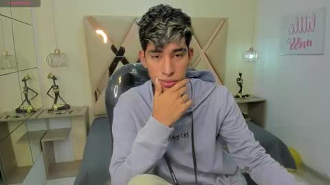 FER PHOENIX online show from 10/28/25, 03:32