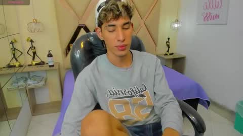 FER PHOENIX online show from 11/11/25, 03:17