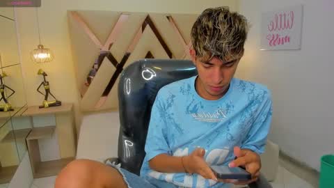 FER PHOENIX online show from 11/20/25, 03:18