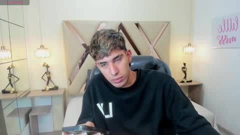 FER PHOENIX online show from 11/25/25, 03:28