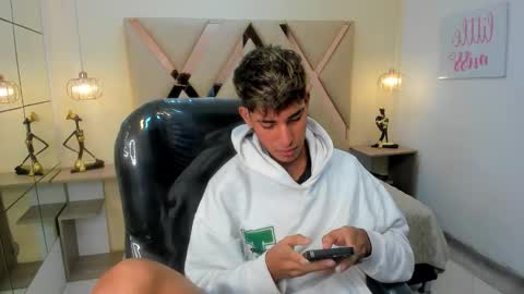 FER PHOENIX online show from 12/22/25, 03:36