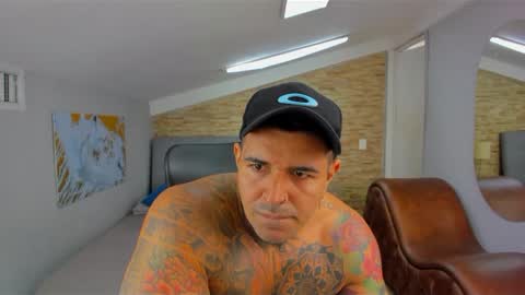 Snapshot of fervent_dude chatting on 12/21/24, 01:53 Kamilo online show from 12/21/24, 01:53