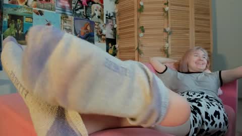 Snapshot of fetishrey chatting on 12/04/24, 02:37 Rey online show from 12/04/24, 02:37