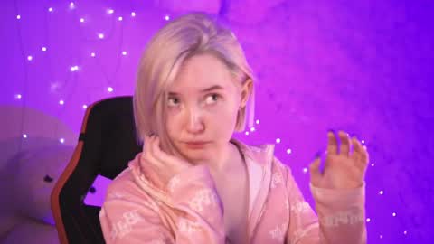 Snapshot of fetishrey chatting on 12/13/24, 12:06 Rey online show from 12/13/24, 12:06