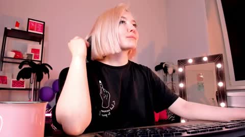 Snapshot of fetishrey chatting on 01/18/25, 02:33 Rey online show from 01/18/25, 02:33