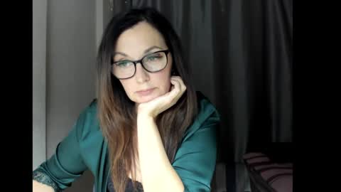 Snapshot of fey_bb chatting on 12/14/24, 11:18 Milana online show from 12/14/24, 11:18