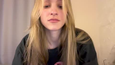 Lisa online show from 12/06/24, 08:59