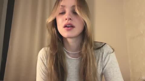 Lisa online show from 02/20/25, 12:57