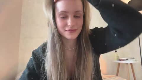 Lisa online show from 03/12/25, 07:35