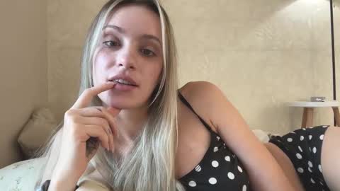 Lisa online show from 09/26/25, 08:51