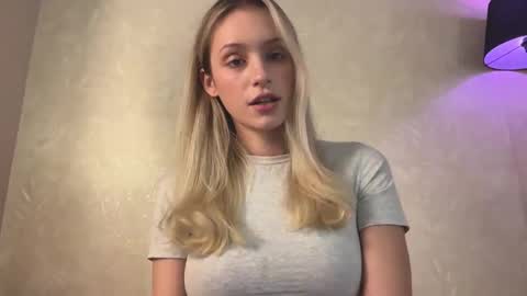 Lisa online show from 10/01/25, 11:49