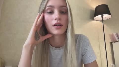 Lisa online show from 10/04/25, 08:23