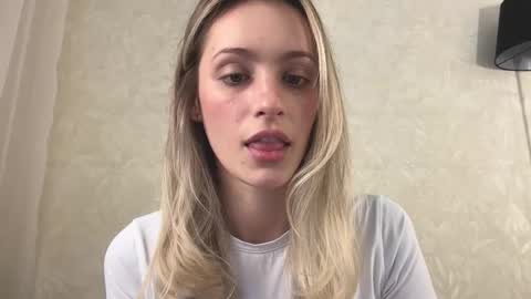 Lisa online show from 10/17/25, 09:23