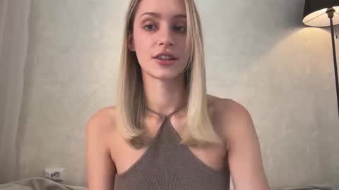 Lisa online show from 10/18/25, 07:20