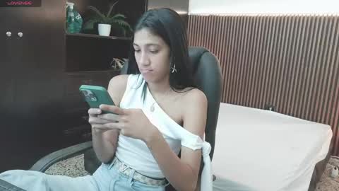 Snapshot of ffreyja_ chatting on 04/25/26, 11:35 Freyja online show from 04/25/26, 11:35
