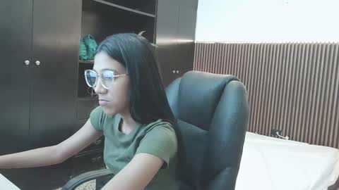 Snapshot of ffreyja_ chatting on 05/05/26, 11:46 Freyja online show from 05/05/26, 11:46