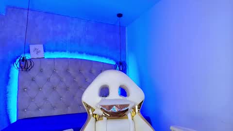 Snapshot of fieramadame chatting on 10/17/25, 12:08 online show from 10/17/25, 12:08