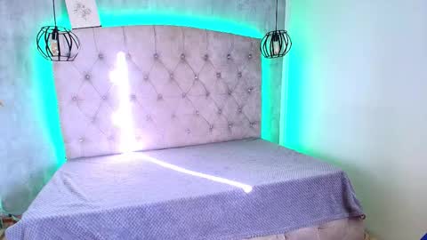 Snapshot of fieramadame chatting on 11/12/25, 11:54 online show from 11/12/25, 11:54