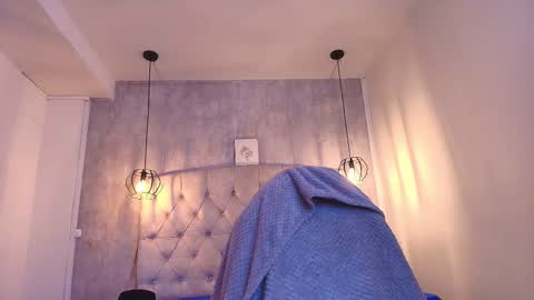 Snapshot of fieramadame chatting on 11/21/25, 12:04 online show from 11/21/25, 12:04