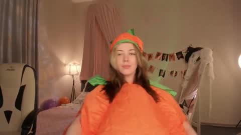 Snapshot of fieryfeline chatting on 10/31/25, 03:07 Filla online show from 10/31/25, 03:07