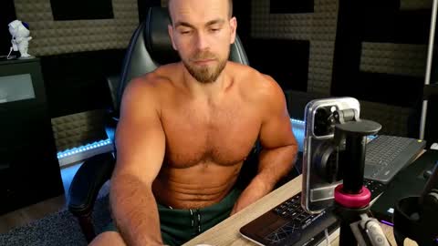 Snapshot of finch93 chatting on 09/08/25, 04:39 Nick online show from 09/08/25, 04:39